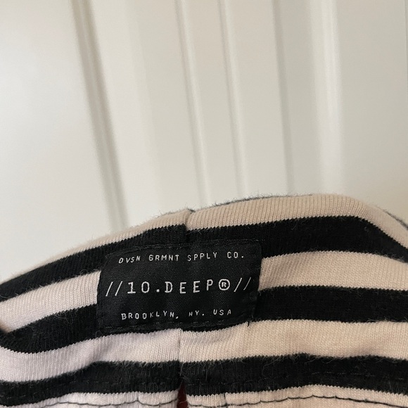 10.Deep Striped Turtleneck - Picture 5 of 5